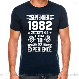 T-shirts pour hommes J'ai 18 ans avec 23 ans d'expérience en 1982 novembre septembre octobre décembre janvier février mars avril mai juin juillet août 41e naissance