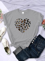 T-shirts pour hommes Amour composé d'imprimés léopard Tendance féminine Casual manches courtes Rue Hip Hop Tee Vêtements O Cou Été Femme Tops 230703