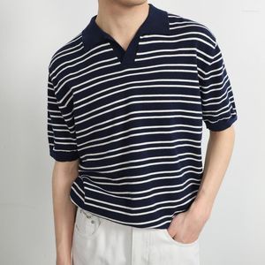 Camisetas masculinas para hombres 2023 seda en V de verano seda de seda en blanco y negro camiseta de solapa de manga corta