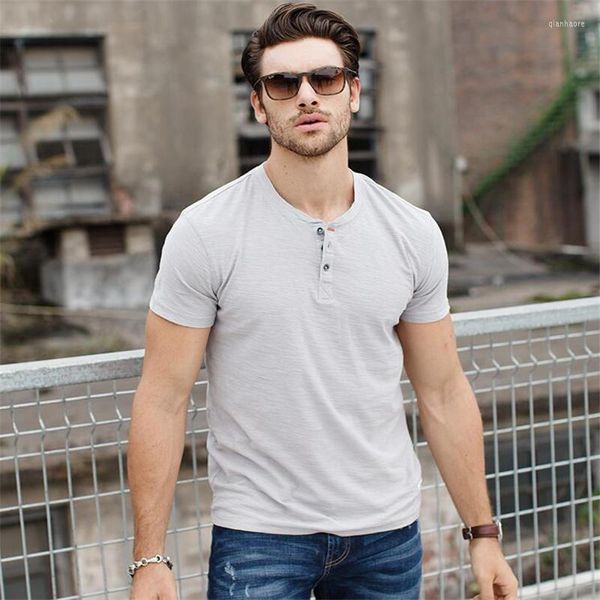 Camisetas para hombre Moda para hombre Diseño de botones de color sólido Camiseta delgada de manga corta Tops para hombre Camiseta Estilo de Inglaterra Camisetas de caballero Algodón