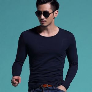 Heren t-shirts Men Spring herfst Comfort Lange mouw heren t-shirt o-neck solide polyester t-shirt mannen klassieke kleur all-match roodblauw zwart 220906