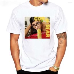 T-shirts Mia Khalifa Zuigen Maïs Humor Print T-shirt Zomer Mode Mannen Korte Mouw Grappig Casual Wit Tops Vintage Hip stijl Jongen Trainingspakken 9912ess