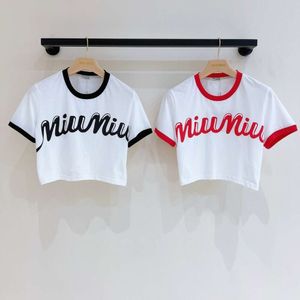 T-shirts voor heren Micro Label Print Meved T-shirt Elegante kleine korte meisjesstijl, Vermindering van de modieuze stijl van de leeftijd