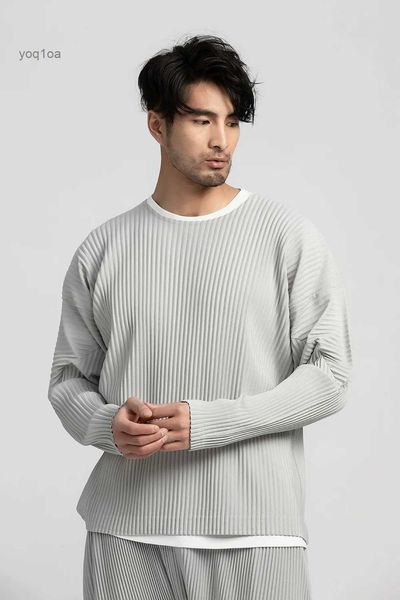 Camisetas para hombres Miyake plisado manga completa cuello redondo camiseta para hombres moda japonesa streetwear manga larga camiseta lisa casual top