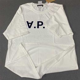 T-shirts voor heren Nieuwe Japanse en Koreaanse stroomomgevoegde omgekeerde een patroon AP Druk 100% katoenen los t-shirt voor mannen en vrouwenparen T240423