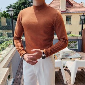 T-shirts pour hommes Orange Pinstripe Col Roulé Hommes Feutré Angleterre Gentleman Bas Blouses Vintage Vêtements Élégants Coupe Slim