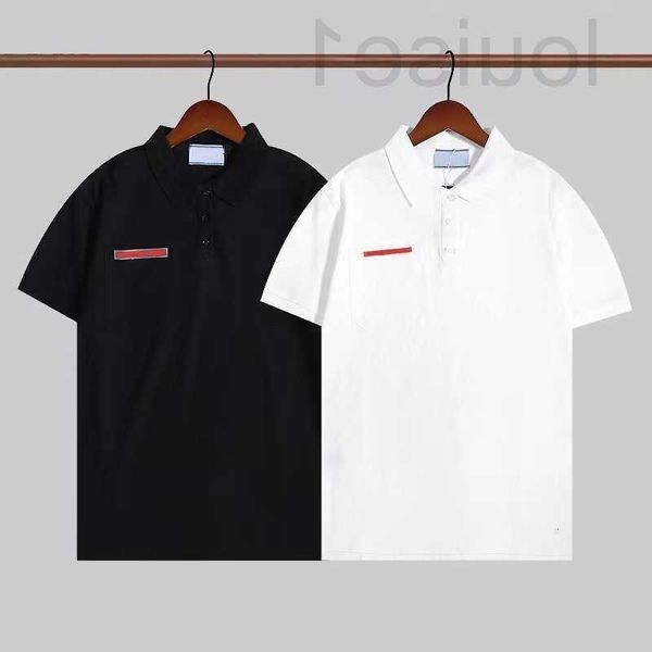 Camisetas para hombres Popular22SS Diseñador de moda Prad Mens Tres botones Polo Camisa de negocios Casual Solapa Budge T Shirt Transpirable y absorbente de humedad Bolsillo en el pecho CM8I