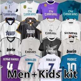 T-shirts pour hommes Maillots de football rétro du Real Madrid Chemises à manches longues Guti Carlos 16 17 Ronaldo Raul Finales Kaka Real Madrids 763j
