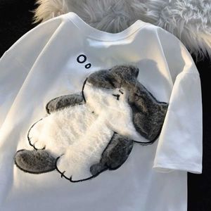 T-shirts masculins Corée du Sud 2023 NOUVEAU CAT MOTEMENT T-shirt d'été Mens et femmes Rétro Trend Loose Design Couple décontracté à manches courtes Top Y2KL2404