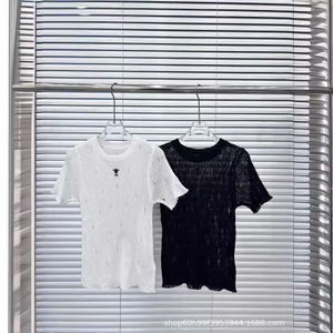 T-shirts pour hommes broderie d'été de conception cassée en tricot à manches courtes slim, simple élégant polyvalent