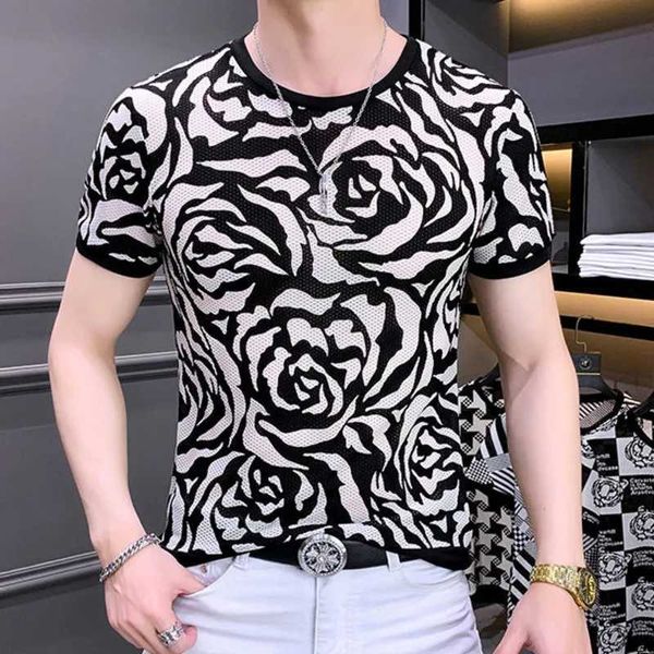 T-shirts hommes Summer Top Floral Motif Mens manches courtes Harajuku Social Club Tenues Designer Tshirt à la mode pour hommes Tee Shirt Homme J240319