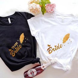 T-shirt de t-shirts pour hommes T-shirt Golden Feather Bridesmaid Tshirt Friends Mariage Engagement Party Tee Bachelorette Hen Tops