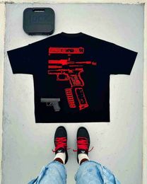 Camisetas para hombres Y2K T Shirt Mens Harajuku Hip Hop en Glock Confiamos en la impresión gráfica Cuello redondo de algodón de gran tamaño Camiseta gótica Tops de manga corta 240130