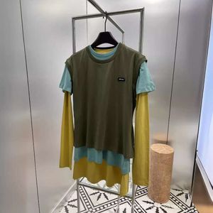 T-shirts pour hommes du design de niche, broderie à la mode, tissage simple, peut être porté unique ou empilé comme un ensemble supérieur de trois pièces