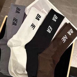 Chaussettes hautes pour hommes Chaussettes en coton imprimées lettre B pour hommes Chaussettes de sport décontractées