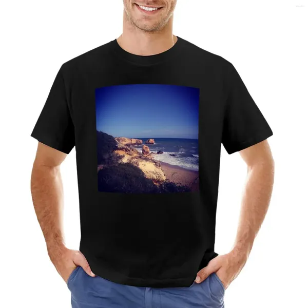 Herren-Tanktops „Blues Skies Over Rocks At The Ocean Landscape T-Shirt“ Individuelle T-Shirts Entwerfen Sie Ihre eigenen kurzen Herren-Grafik-T-Shirts Anime