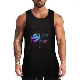 Camisetas para hombres de enero Chica que le susurraron que no puedes soportar la tormenta que ella regresa, soy superior