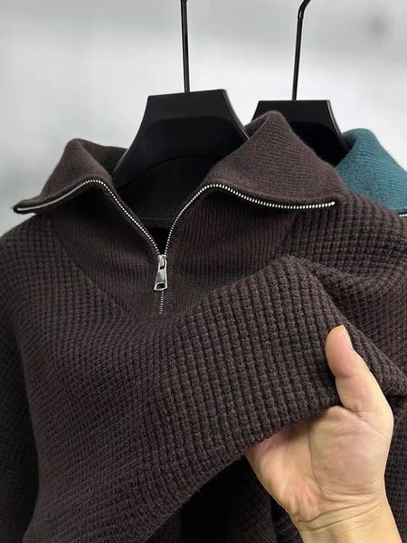 Sous-vêtements thermiques pour hommes Pull en tricot chaud épais à la mode pour hommes haut de gamme 2023 tendance automne-hiver coréen décontracté demi-fermeture éclair pull à col haut 231213