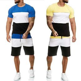 Driekleurige patchwork-set voor heren met korte mouwen Zomer Hot Sale Oneck-T-shirts en sneldrogende shorts Klassieke gym-coole outfits