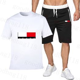 Les shorts de créateur de survêtement masculin se mettent deux ensembles de polo en 2 pièces pour femmes vêtements à manches courtes t-shirts Summer Summer ou à plage