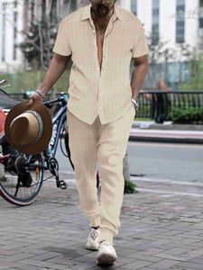 Survêtements pour hommes 2024 Mode d'été Hommes Solide Rayé Street Vêtements Chemise à manches courtes et pantalons Deux pièces Casual Set S-3XL Q240314