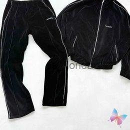 Chándales para hombres 23 Nuevas chaquetas de invierno Askyurself Terciopelo negro Bordado Letra empalmada Sudaderas deportivas casuales Conjunto High Street Cremallera Abrigo Pantalones J231111