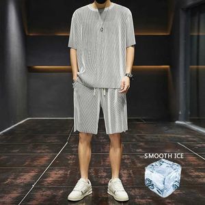Survêtements pour hommes 5XL Large Mens Sportswear Nouveau coréen Street Fashion T-shirt Ice Silk Summer Set Mens Retro Décolleté Vêtements pour hommes J240305
