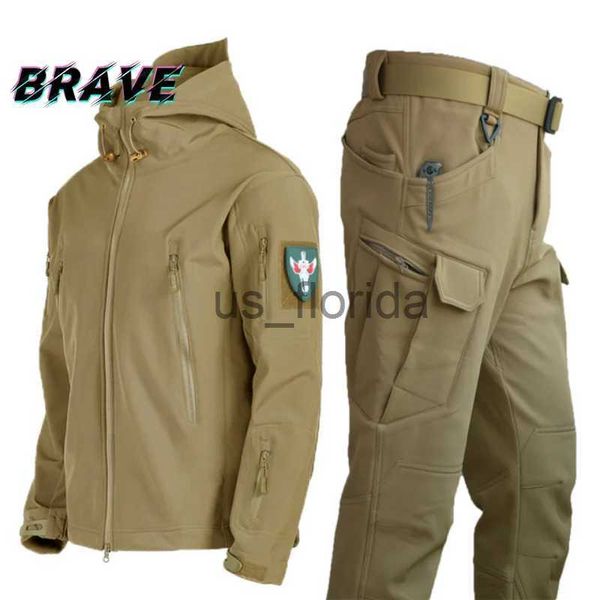 Survêtements pour hommes Automne et hiver Ensemble tactique militaire pour hommes Shark Skin Polaire Veste à capuche imperméable Hommes Alpinisme en plein air Costume 2 pièces J231111