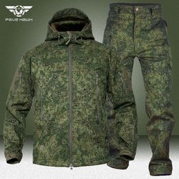 Men S trainingspakken Camo Militair Fleece Warm Sets mannen Winter Winddichte waterdichte haai Skin Soft Shell Tactical Jacket Army Cargo Pant 2 -delige set 230822