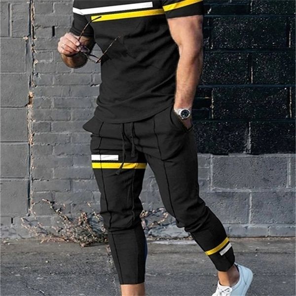 Chándales de los hombres Chándal informal Verano Conjuntos de 2 piezas Strip King camisetas impresas Pantalones Joggers Conjunto Moda Street Pantalones de manga corta 221108