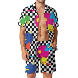 Tracksuits voor heren kleurrijke Memphis Men sets retro -vormen 1980s casual shorts zomer esthetisch strand shirt set korte mouw print plus size su