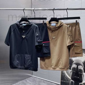 Designer de survêtement masculin 2024 Nouveau t-shirt à manches courtes à capuche à capuche d'été Ensemble en deux pièces de shorts pour hommes de sports décontractés.