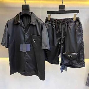 Socistas de canciones para hombres Diseñador Camisa para hombres Spring/Summer mismo estilo de estilo Triángulo Triángulo Emblema Collar Flip Collar Flip Collar y Trabajo Femenino Papel