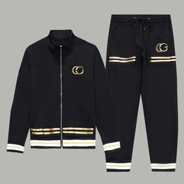 Chándales para hombres Diseñador Chándal para hombre Trajes de lujo para hombres Manga larga Clásico Moda Bolsillo Correr Casual Hombre Ropa Trajes Pantalones Chaqueta de dos piezas # 052