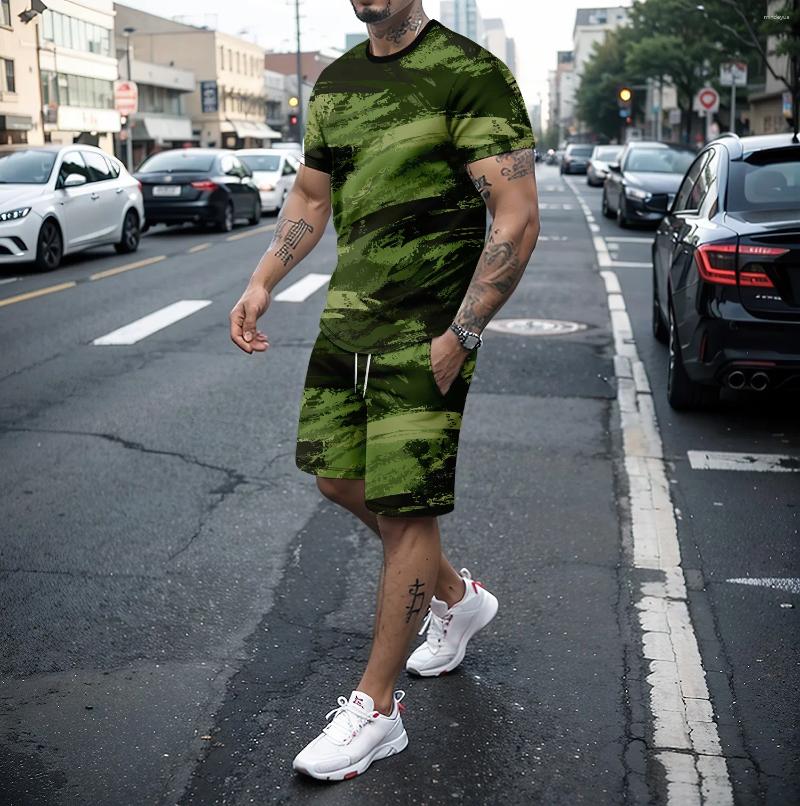 Herrspårarnas mode-t-shirt och shorts sätter gatukläder 3D-skarvning kortärmad lös casual personlighet tvådelar