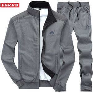 Fatos masculinos FGKKS Outono Homens Casual Bordado Conjuntos Jaqueta Masculina Calças Sólidas Terno Sportswear Moda Tracksuit Set Masculino Marca Roupas 230928