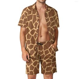 Trainingspakken voor heren Giraffe dierenprint Herensets Bruine vlekken Casual shorts Zomer Trendy strandoverhemd Set Korte mouw Op maat gemaakt Grote maten pak