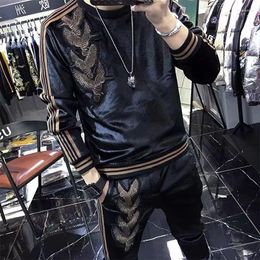 Survêtements pour hommes Gold Velvet Pull Costume Marque De Mode 2023 SpringAutumn Style Hommes Survêtement Collocation Ensemble Deux Pièces