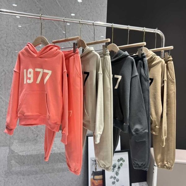 Chándales para hombres Conjuntos de ropa para niños 1977 Ess Baby Sudadera Abrigos Ropa con capucha Bebés Niñas Niños Diseñador juvenil Moda Streetshirts Suéter Suelto 8guhj6bw