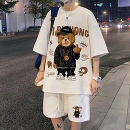 Tracksuits voor heren Koreaanse mode streetwear hiphop rock casual short suit grappige beer tshirts shorts 2 -delige set zomer tracksakkleding voor mannen 230105