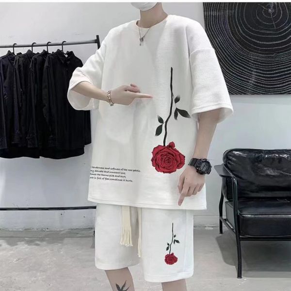 Parcours masculins Streetwear coréen Streetwear Hip Hop Rock Rock Casual Short Suit Rose Flower Tshirts Shorts 2 pièces Set Summer TrackSuit Clothes For Men 230424