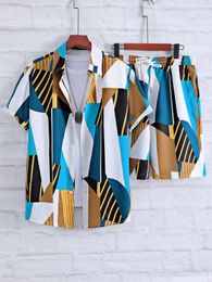 Survêtements pour hommes Hommes Random Color Block Striped Print Shirt Shorts Sans Tee 230619