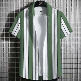 Survêtements pour hommes Plus Taille Chemises d'été Harajuku Oxford Rayures verticales Bouton décontracté Bouton à manches courtes Standard-Fit Loose Beach Man Shirt