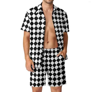Parcours masculins Retro Plaid Men Sets Black and White Checks Casual Shorts Fitness Outdoor Shirt Set Summer Hawaii Design Suit Oversize