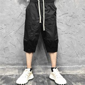 Chándales para hombres Primavera y verano Pantalones a la rodilla de moda oscuros Pantalones cortos personalizados con costuras retro sueltas japonesas