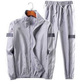 Survêtements pour hommes Printemps Automne et hiver Twopiece réfléchissant Casual Veste de sport pour hommes avec capuche Jogger Pantalon de sport en plein air 221119