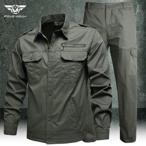 Tute da uomo Set di abbigliamento da lavoro primaverile Tattiche da uomo Camicie da combattimento in cotone militare e pantaloni cargo Verde militare Abiti larghi causali Estate 230721