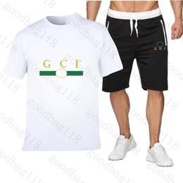 Soccadores de pistas para hombres Juntos de camiseta de lujo Manga corta y pantalones cortos de 2 piezas Mens Camisetas para mujer Jogger Sportswear Sweatershirts Sweater Panteras