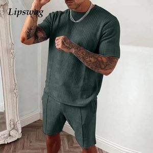 Survêtements pour hommes Vintage impression à carreaux rayé deux pièces ensembles hommes décontracté col rond pull mode taille moyenne Shorts costumes hommes été Streetw