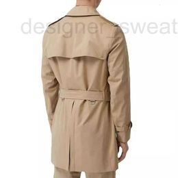 Heren Trench Coats Designer dezelfde stijl korte windbreker in het aanrecht voor schouder Dubbele borsten slanke Britse stijl ondergeslepen jas